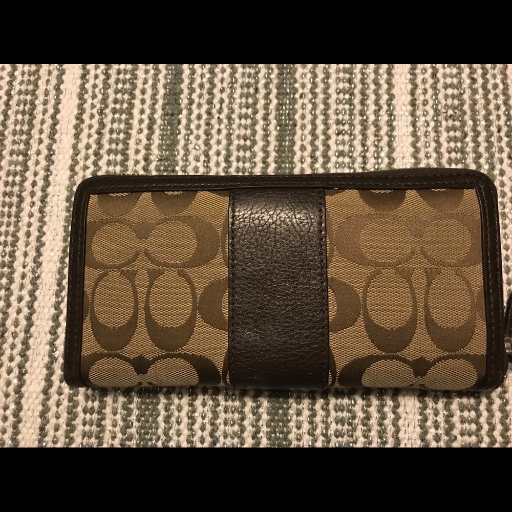 Authentic Coach Wallet - Picture 4 of 4